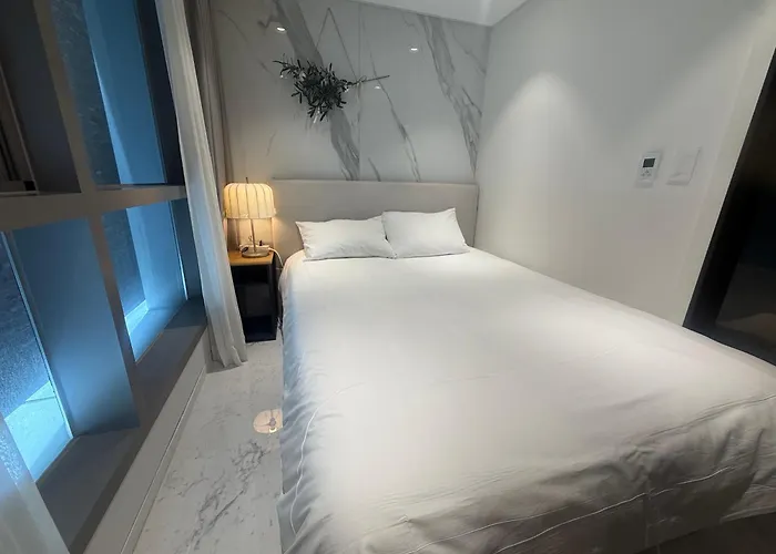 Gangnam Seocho 6 2 3 Beds Queen 1 Single 2 Family