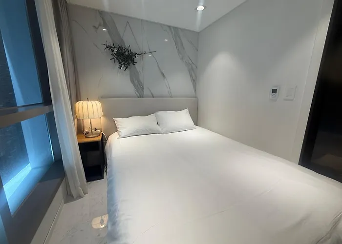 Gangnam Seocho 6 2 3 Beds Queen 1 Single 2 Family