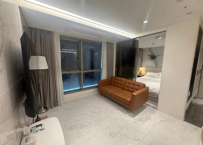 Gangnam Seocho 6 2 3 Beds Queen 1 Single 2 Family